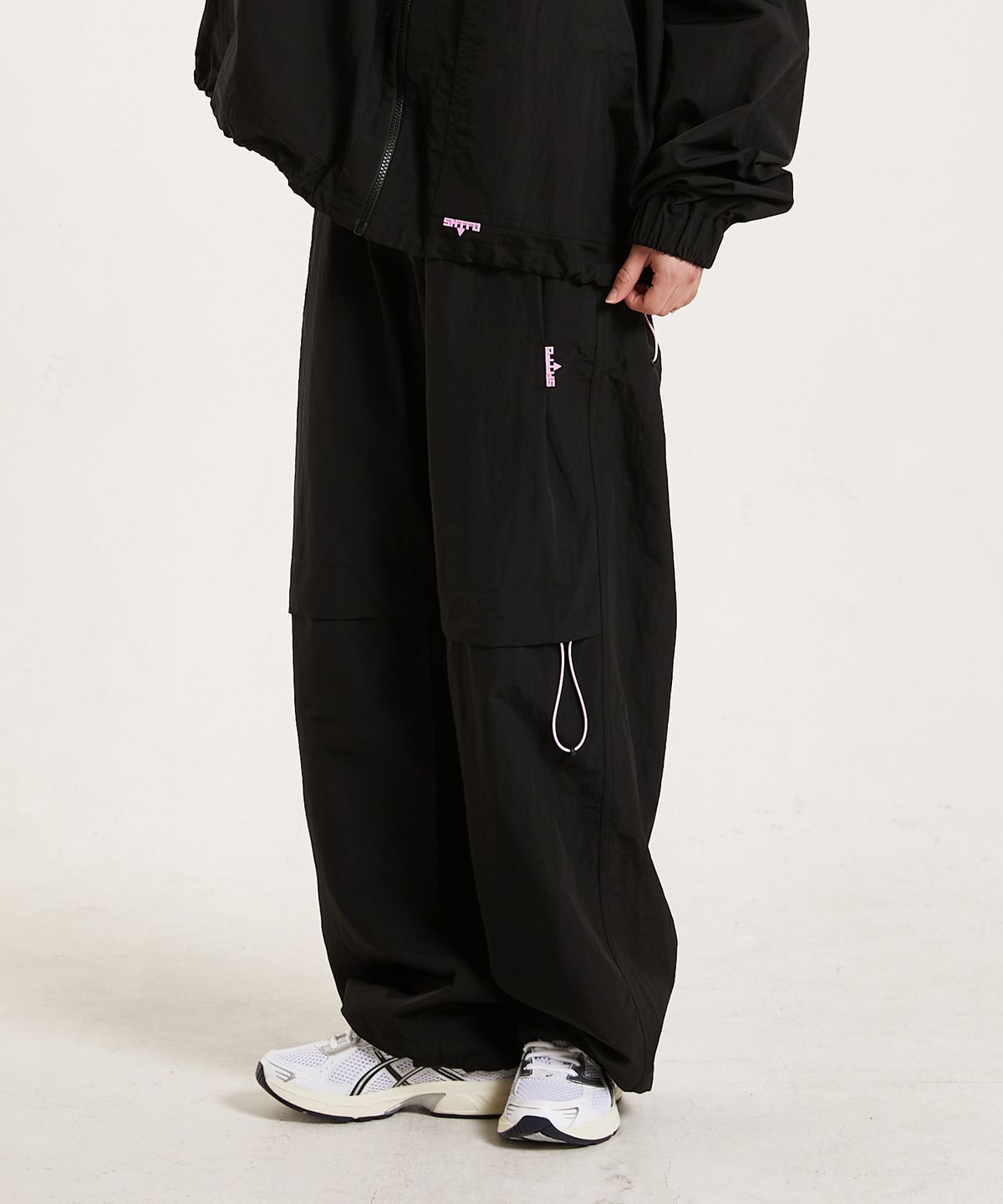 슈브토(SHVTO) Nylon balloon black pants