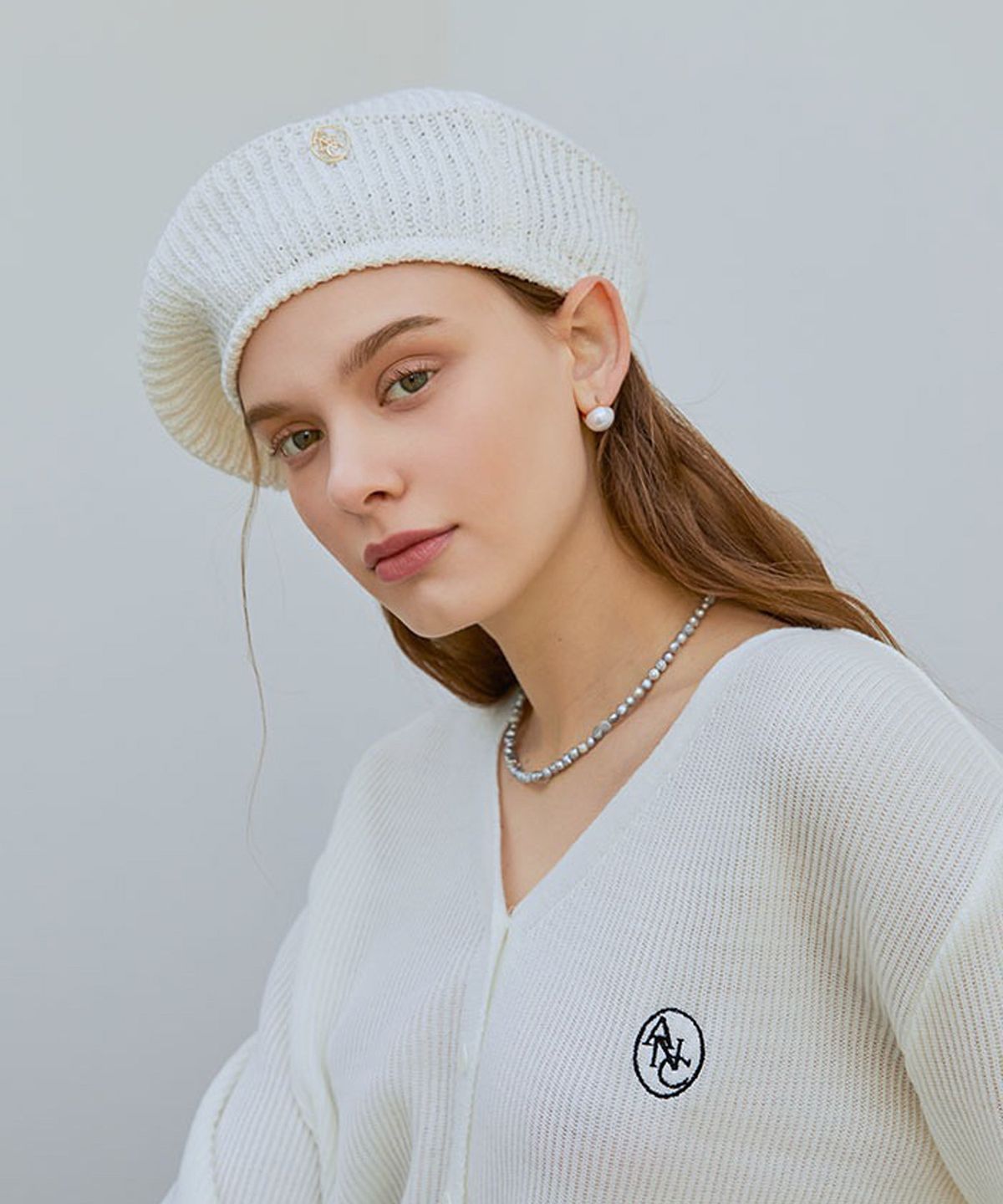 아노에틱(ANOETIC) ANC GOLD LOGO KNIT BERET_IVORY