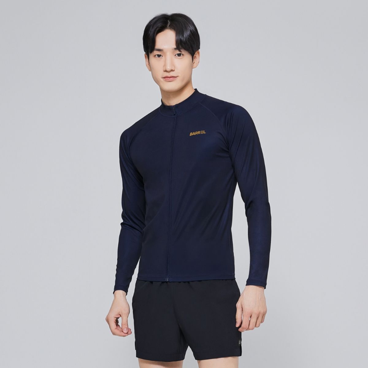 배럴(BARREL) 맨 에센셜 스탠다드핏 집업 래쉬가드 네이비 (B3SMWZR001NAV)