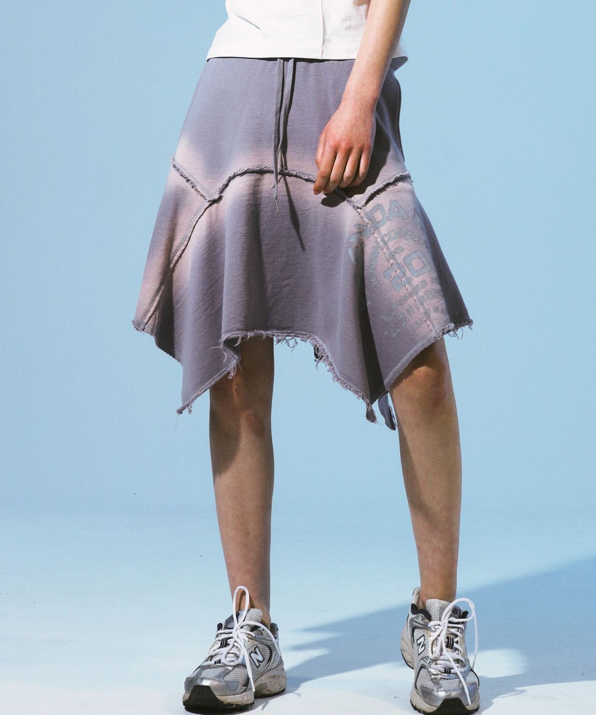 프렌다(PRENDA) GRADIENT RAWCUT SKIRT GRAY