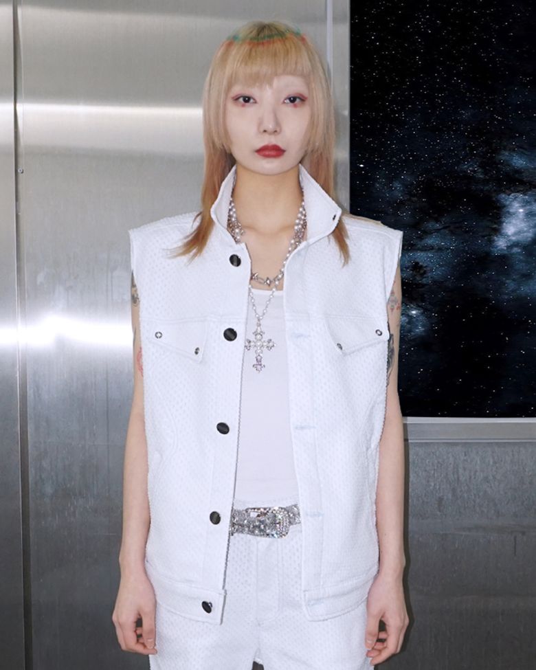 PUNCHING DENIM VEST (WHITE)