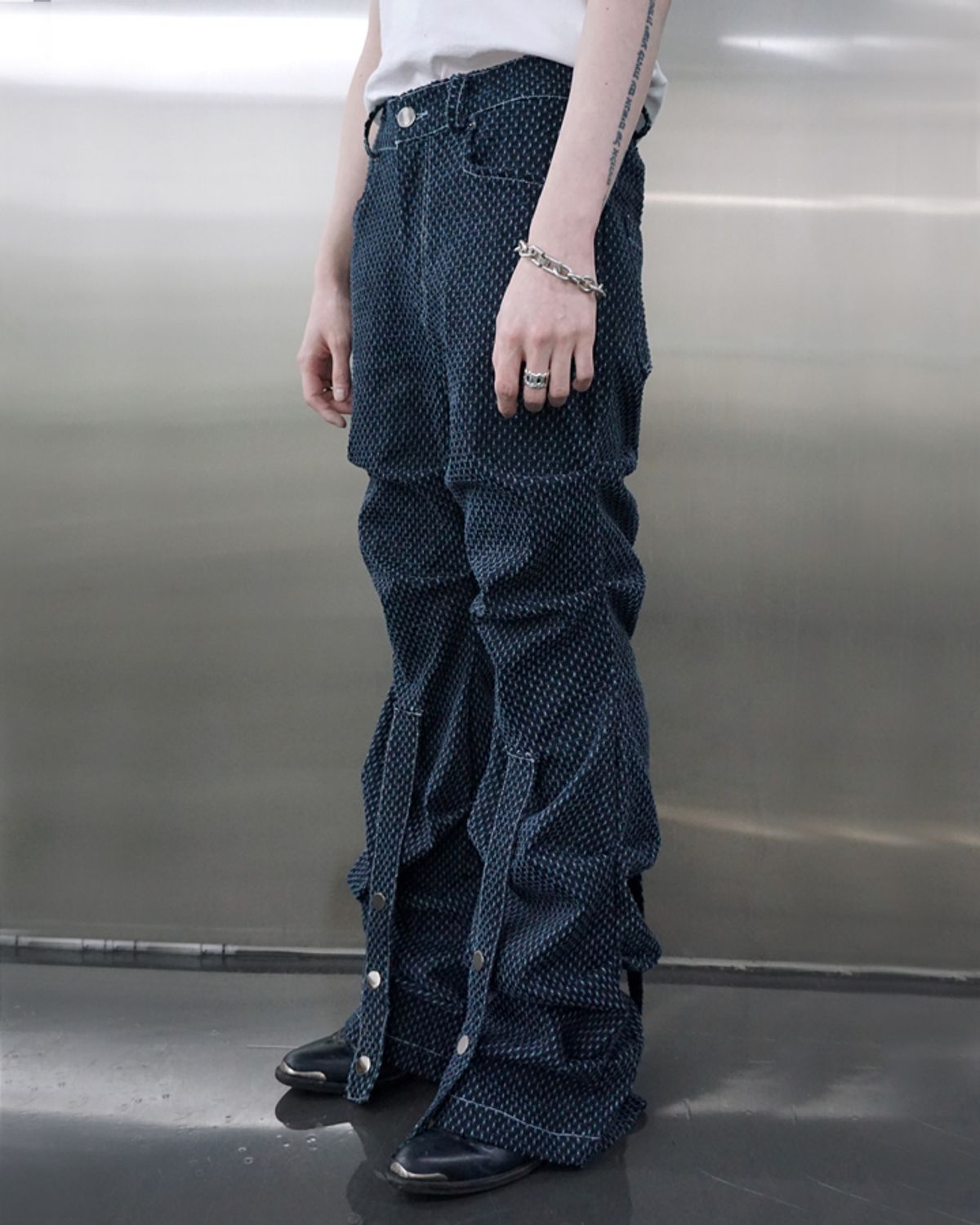 우빙(WOOVING) CRUMBLE PUNCHING DENIM PANTS (NAVY)