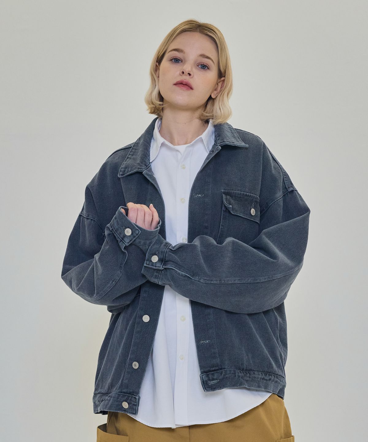 카고브로스 포 우먼(CARGOBROS FOR WOMAN) 오버사이즈 트러커 데님 자켓 (그레이)