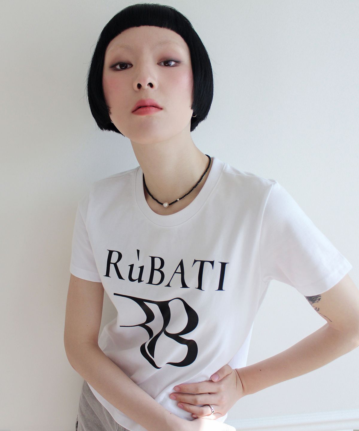 루바티(RUBATI) R.B Logo Tshirt (WHITE-BLACK)