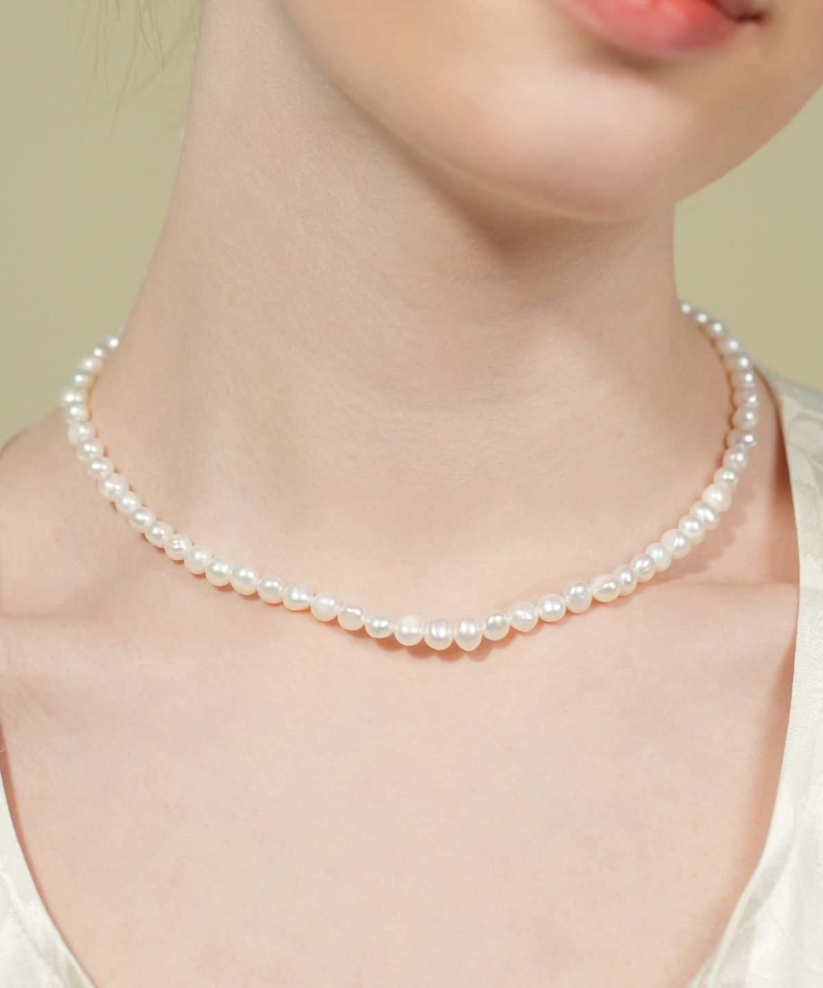 봉보(BONBEAU) Relief water pearl simple Necklace 릴리프 밥풀 담수진주 레이어드 목걸이 6mm