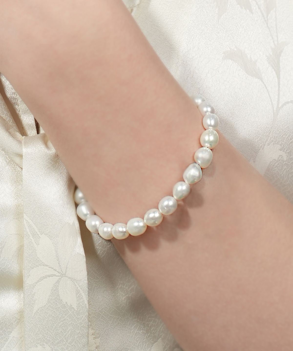 봉보(BONBEAU) Unique oval water pearl Bracelet 유니크 밥풀 담수진주 레이어드 팔찌 7mm