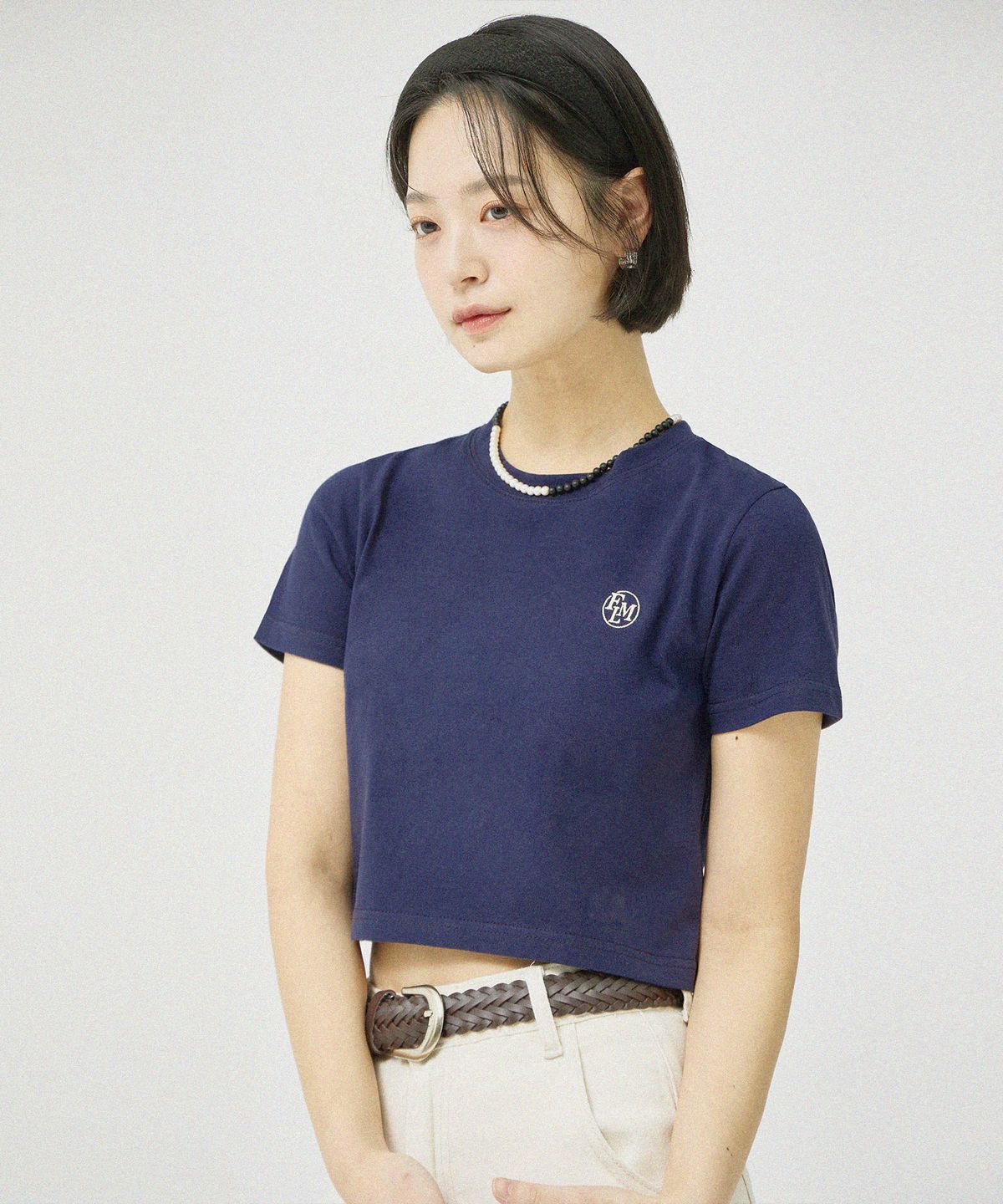 필루미네이트(FILLUMINATE) (W)에센셜 크롭 티-네이비