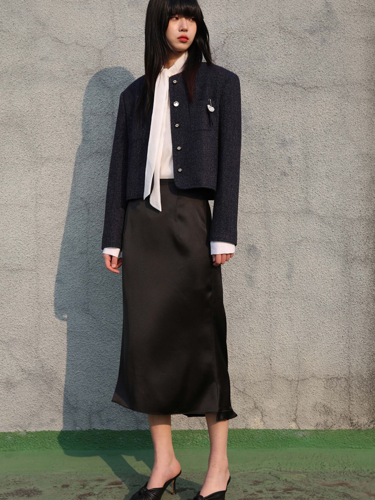 쏘리, 투 머치 러브(SORRY, TOO MUCH LOVE) Satin Back Ruffle Mermaid Skirt_Black