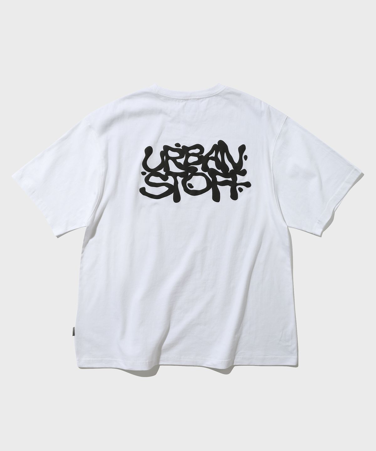 어반스터프(URBANSTOFF) 그래피티 로고 티 (화이트)