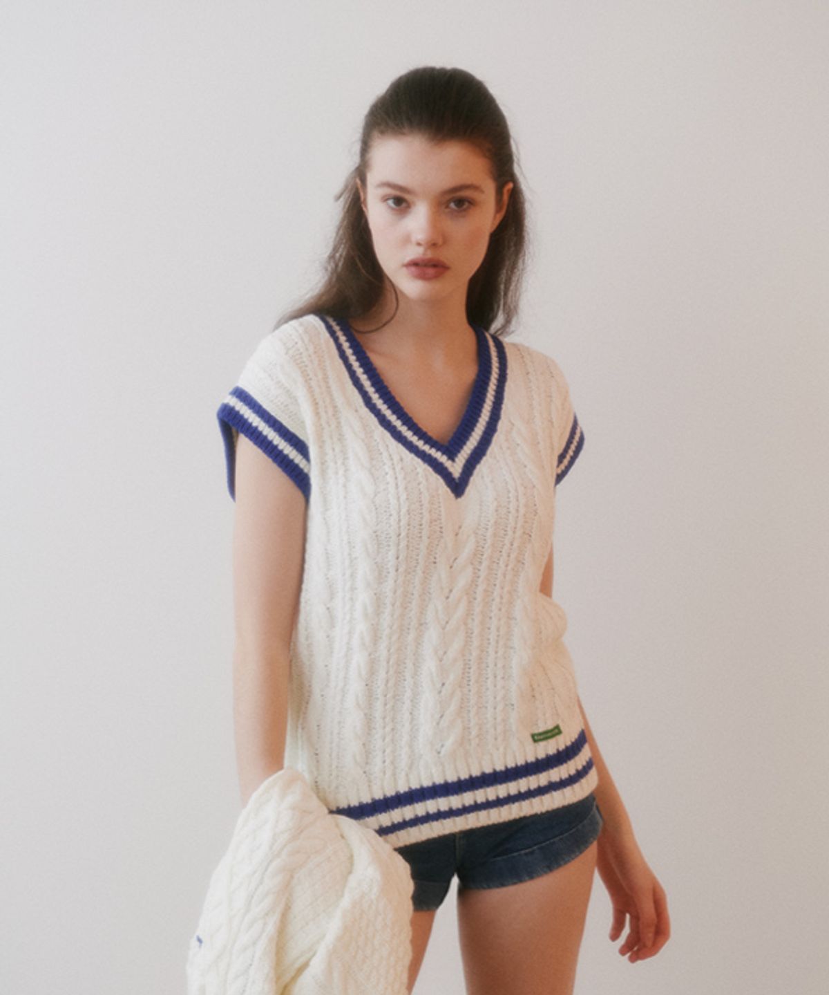 그린버터(GREENBUTTER) Oversized Cable Stripe Vest (Ivory)