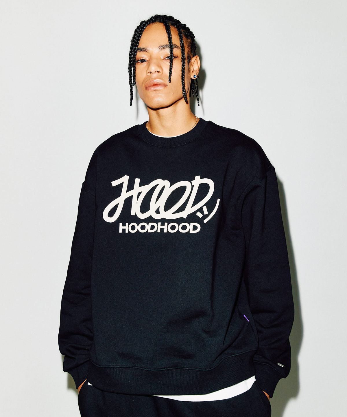 후드후드(HOODHOOD) 시그니처 로고 맨투맨 블랙