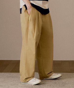 THREE TUCK CHINO PANTS_BEIGE