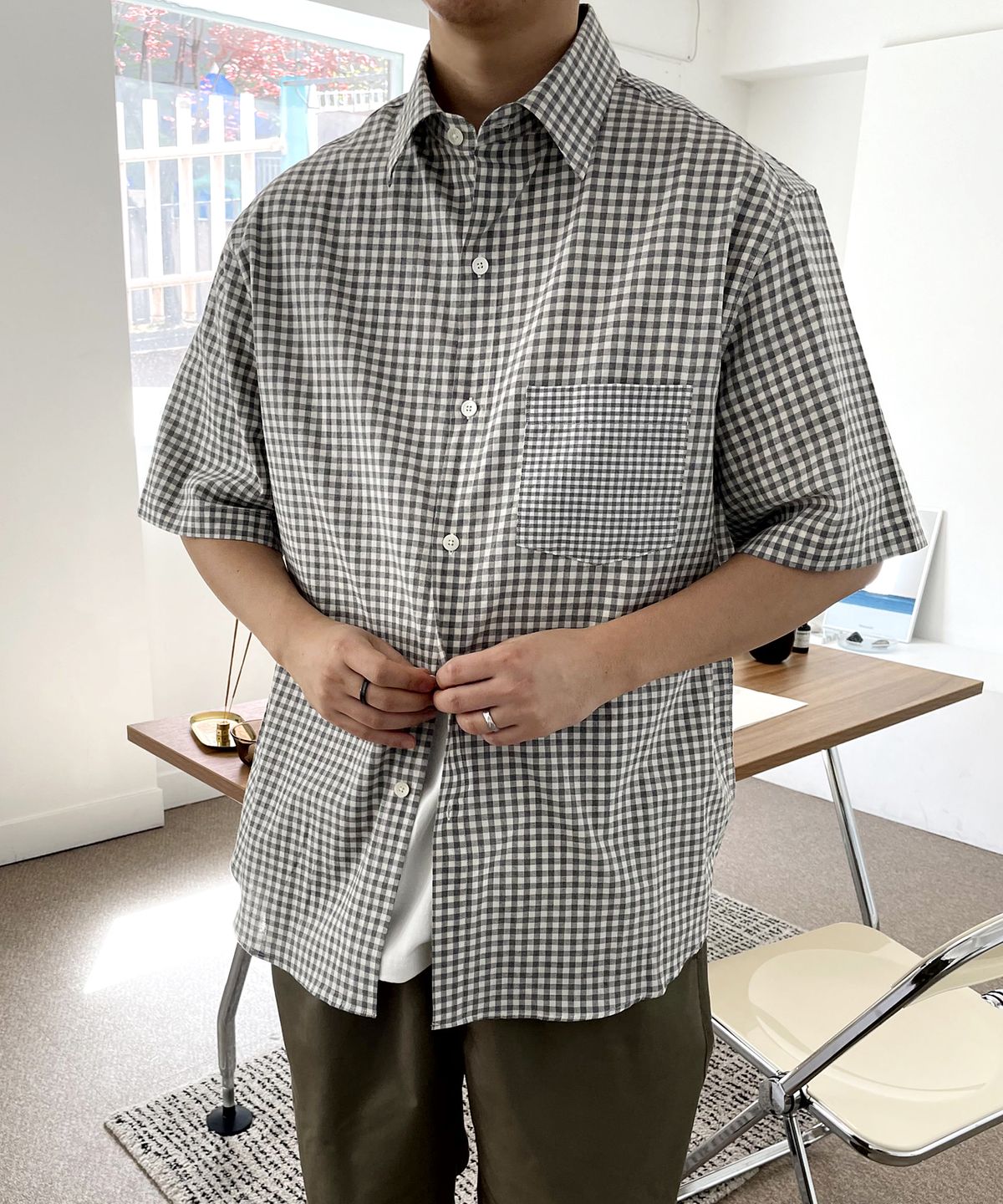 유니드가먼츠(YOUNEEDGARMENTS) 프렌치 깅엄 워시드 하프 셔츠 (깅엄 그레이)