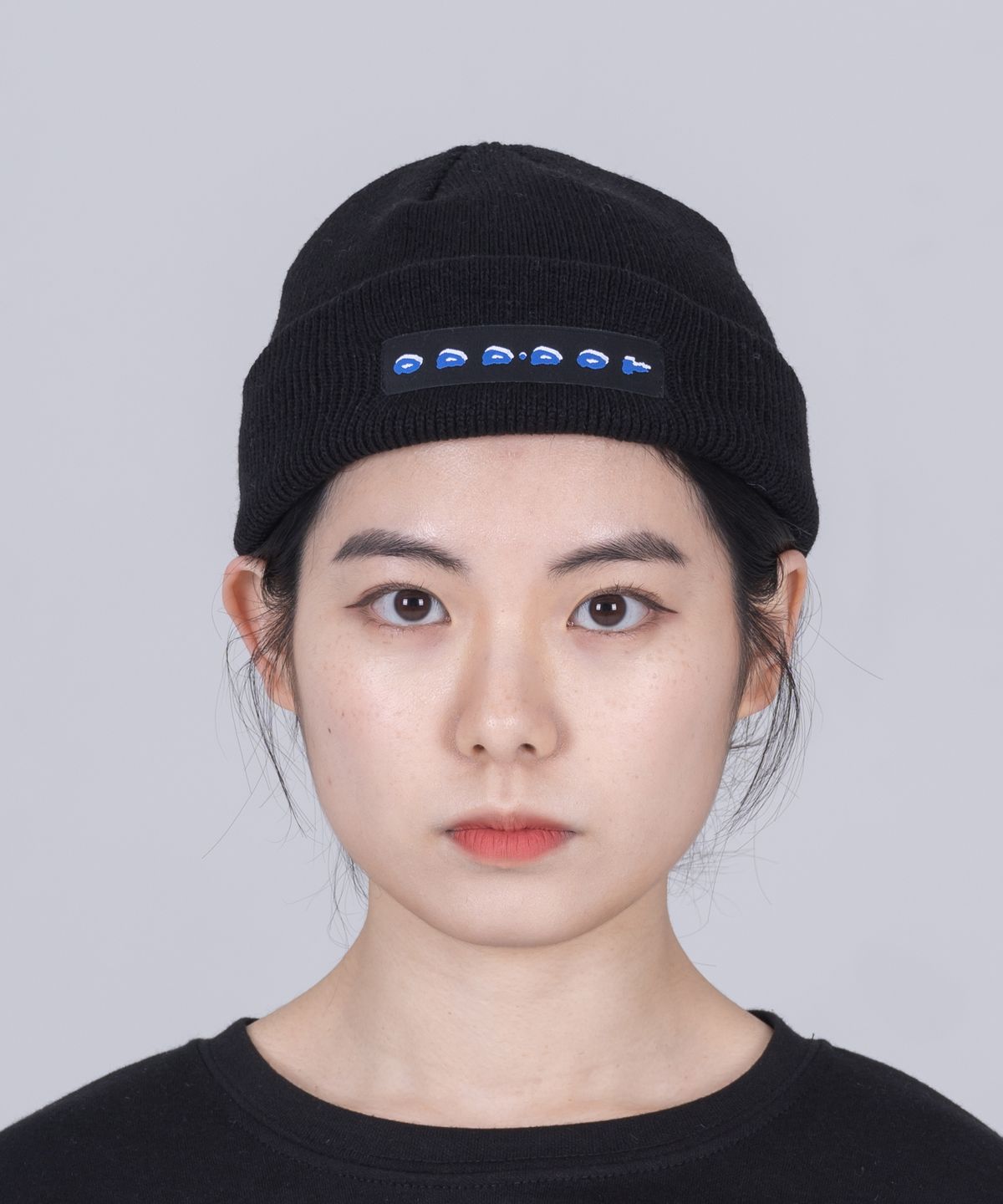 오드닷(ODD DOT) 가로 라벨 포인트 비니_블랙