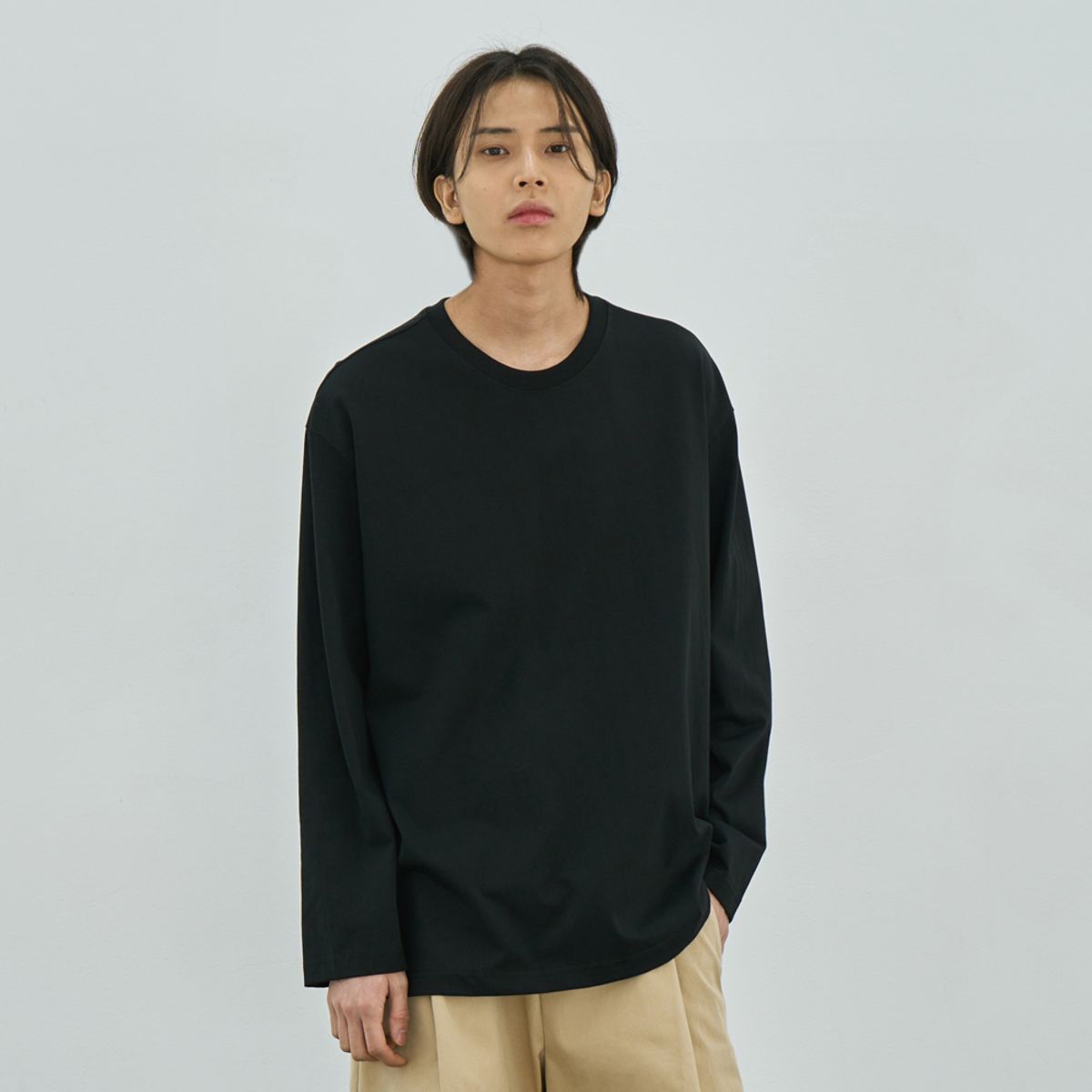 어레이드(ARRAYED) 릴렉스드 코튼 라운드 롱슬리브 티셔츠 [BLACK]