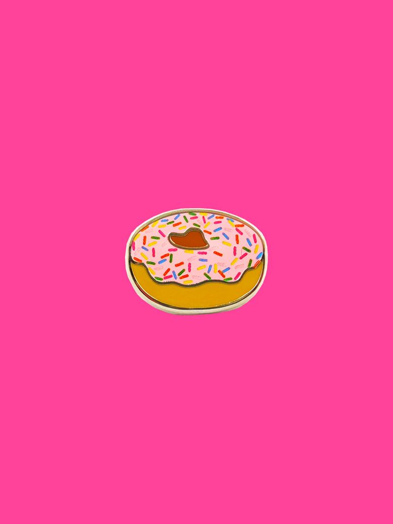 STRAWBERRY DONUT 핀 뱃지