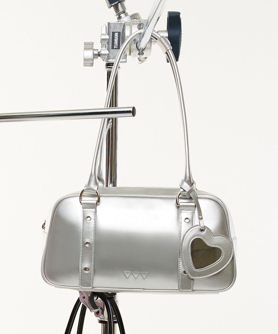 【VVV】韓国人気★ Heart Mirror Buckle Shoulder Bag Designer fashion, Seoul-fully created | W Concept