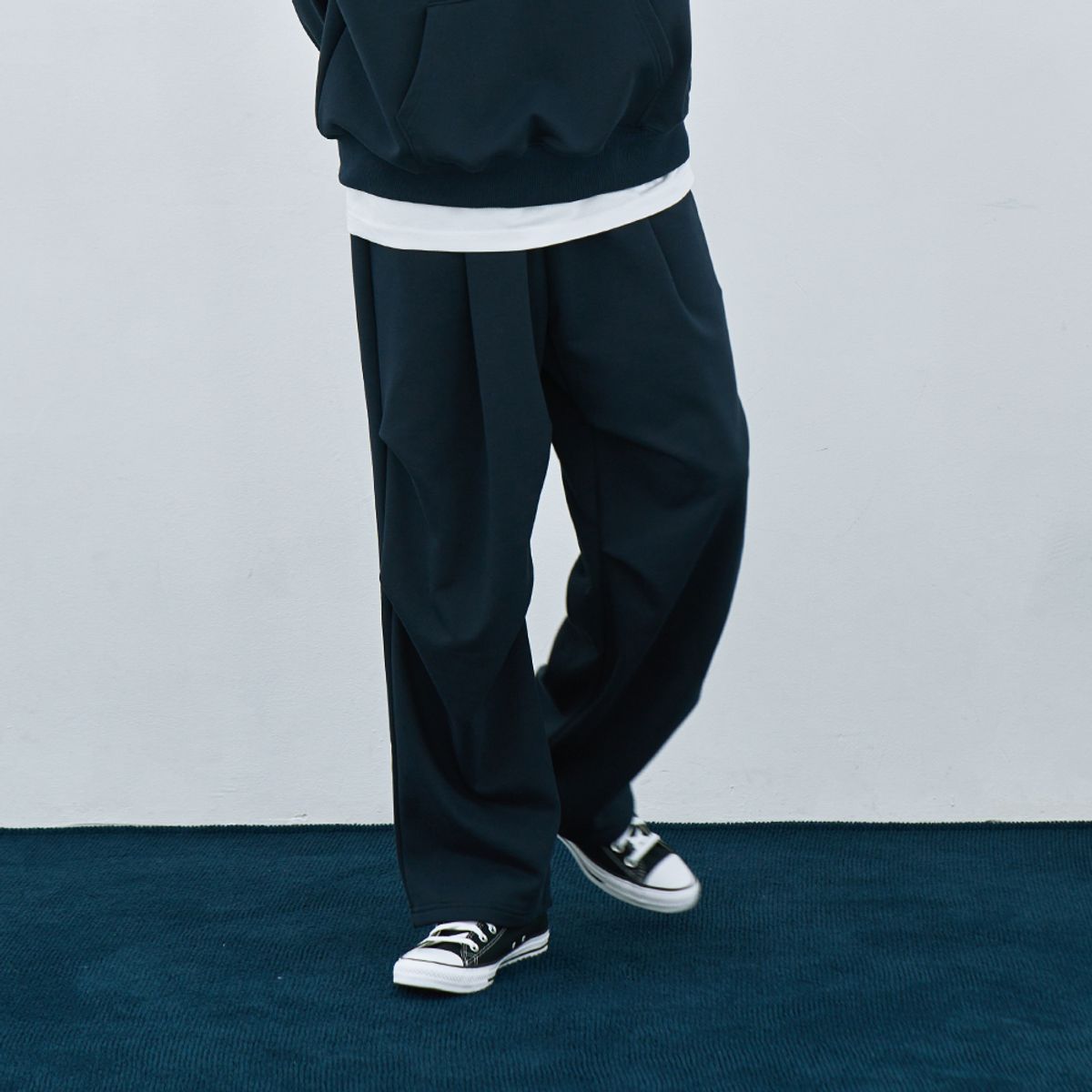 어레이드(ARRAYED) 컴피 오버사이즈 턱 디테일 스웻 팬츠 [NAVY]