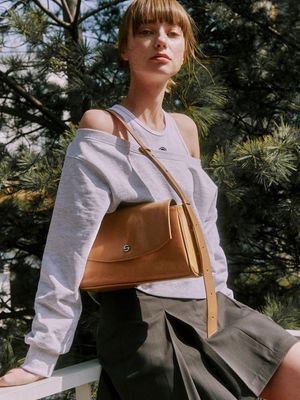 capture bag mini - crinkle dark beige