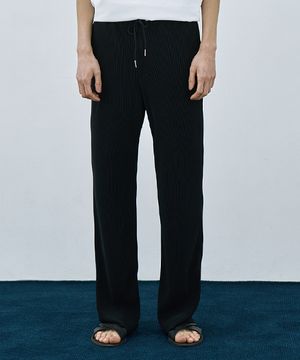 현킴 x 어레이드 세미 와이드 밴딩 플리츠 팬츠 [BLACK]