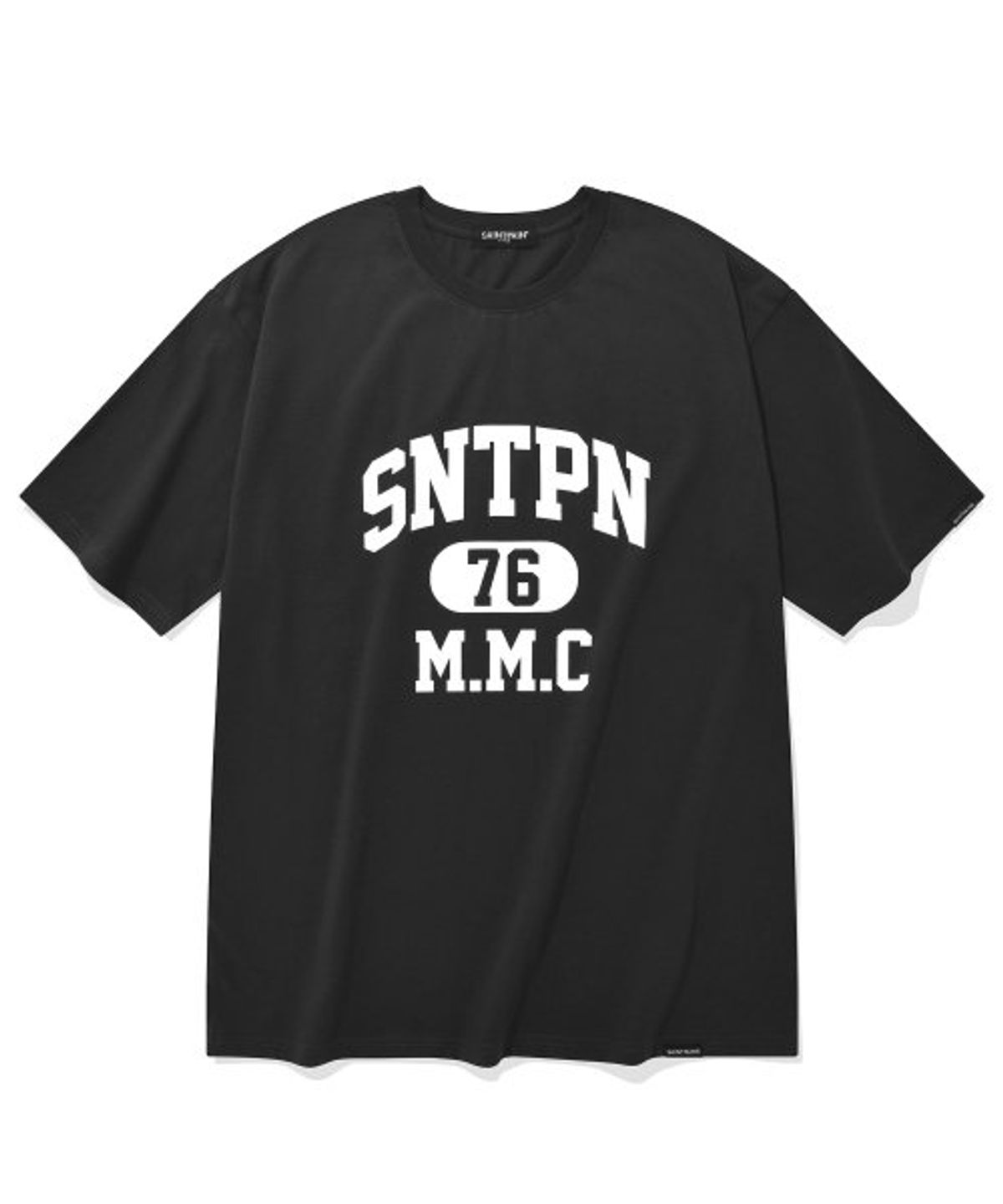 세인트페인(SAINTPAIN) SP SNTPN 로고 티셔츠-블랙 화이트