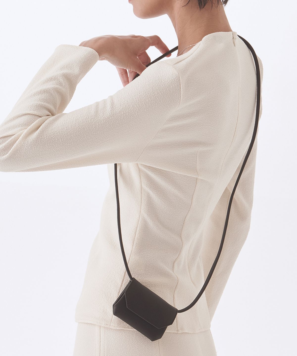 메종246(MAISON246) KOE WALLET BAG-BLACK