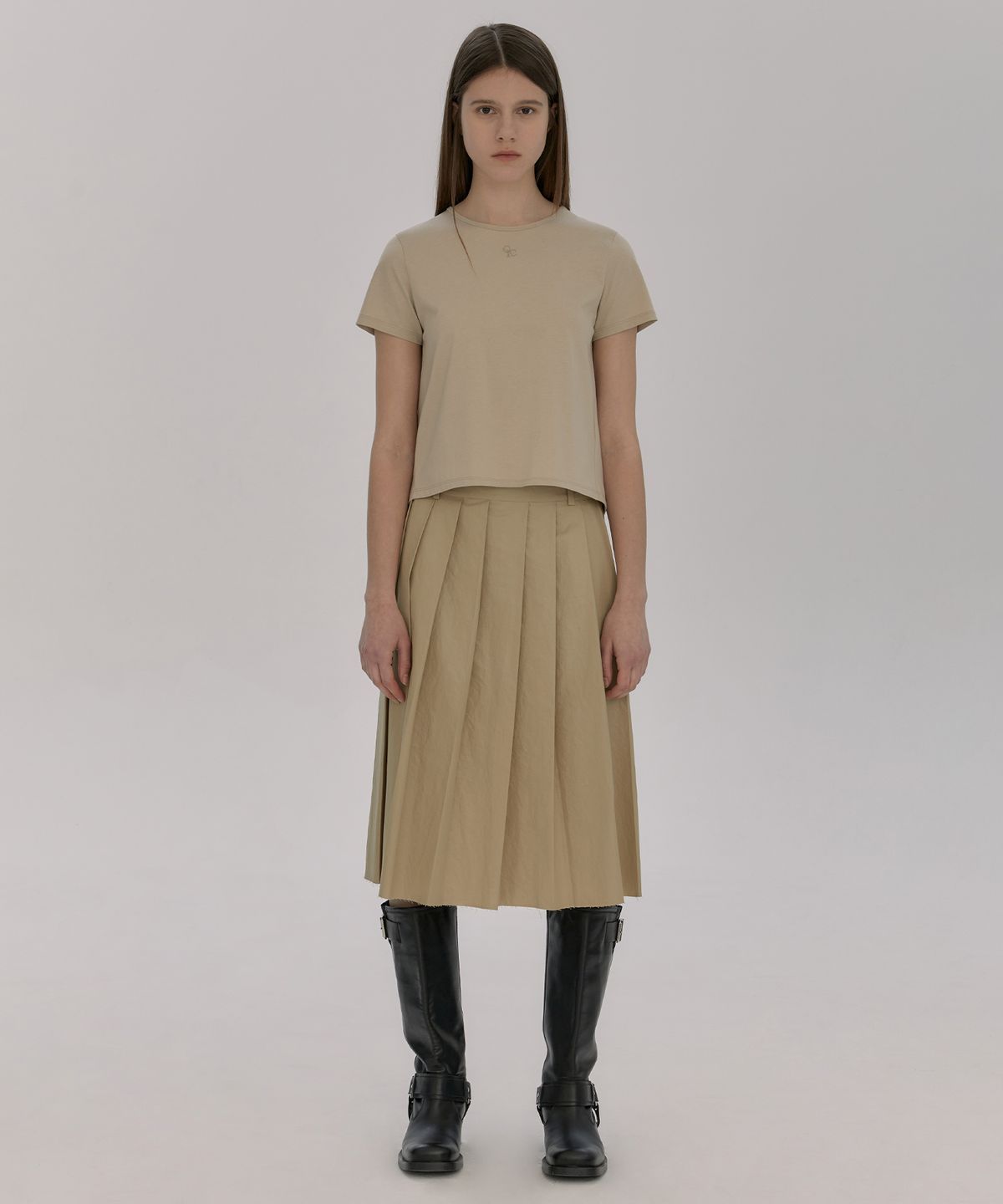 오아이오아이 컬렉션(OIOI COLLECTION) RAW EDGE PLEATS SKIRT [SAND]