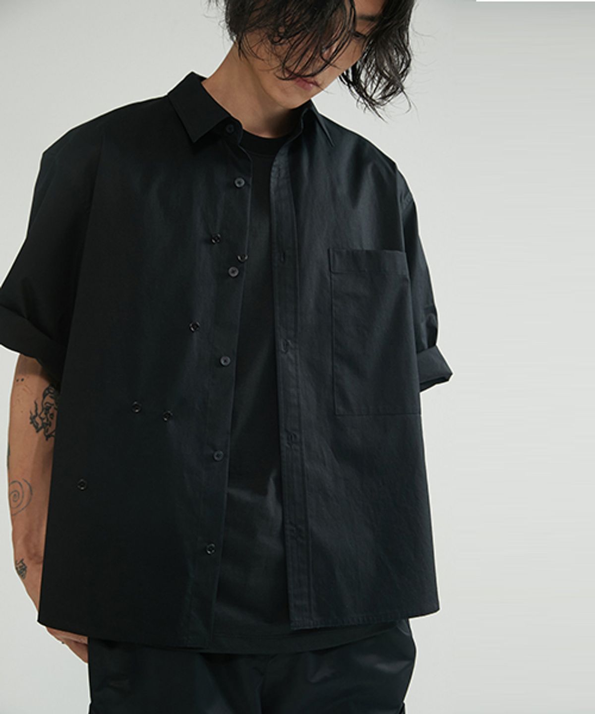 래코드(RECODE) Two Buttons Detail Shirt_RKSAM23631BKX