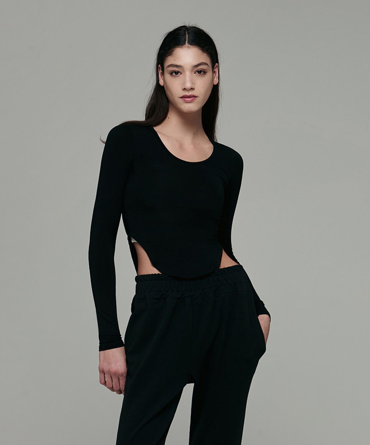 데비웨어(DEVIWEAR) 뮤즈 라운딩 티셔츠 DEVI-T0090-블랙
