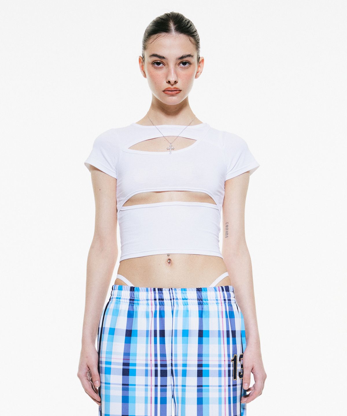 배디(BADEE) Cut-Out UnderBoob Tee White