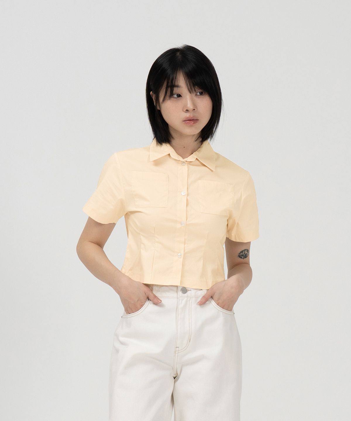 토피 우먼(TOFFEE WOMEN) W 크롭 슬림 하프 셔츠 (LEMON)