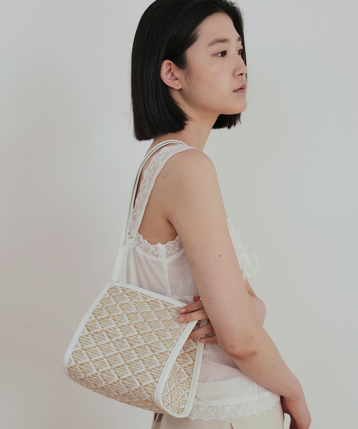 콰니(KWANI) 26 Rattan Shoulder Tote White