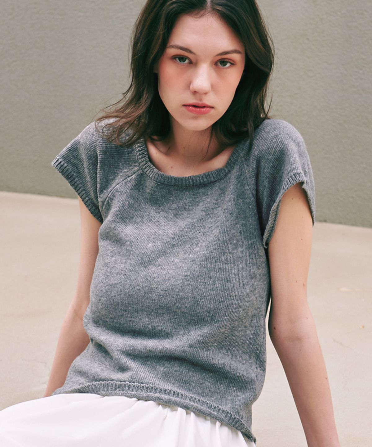 론론(RONRON) SQUARE ROUND NECK SHORT KNIT GREY