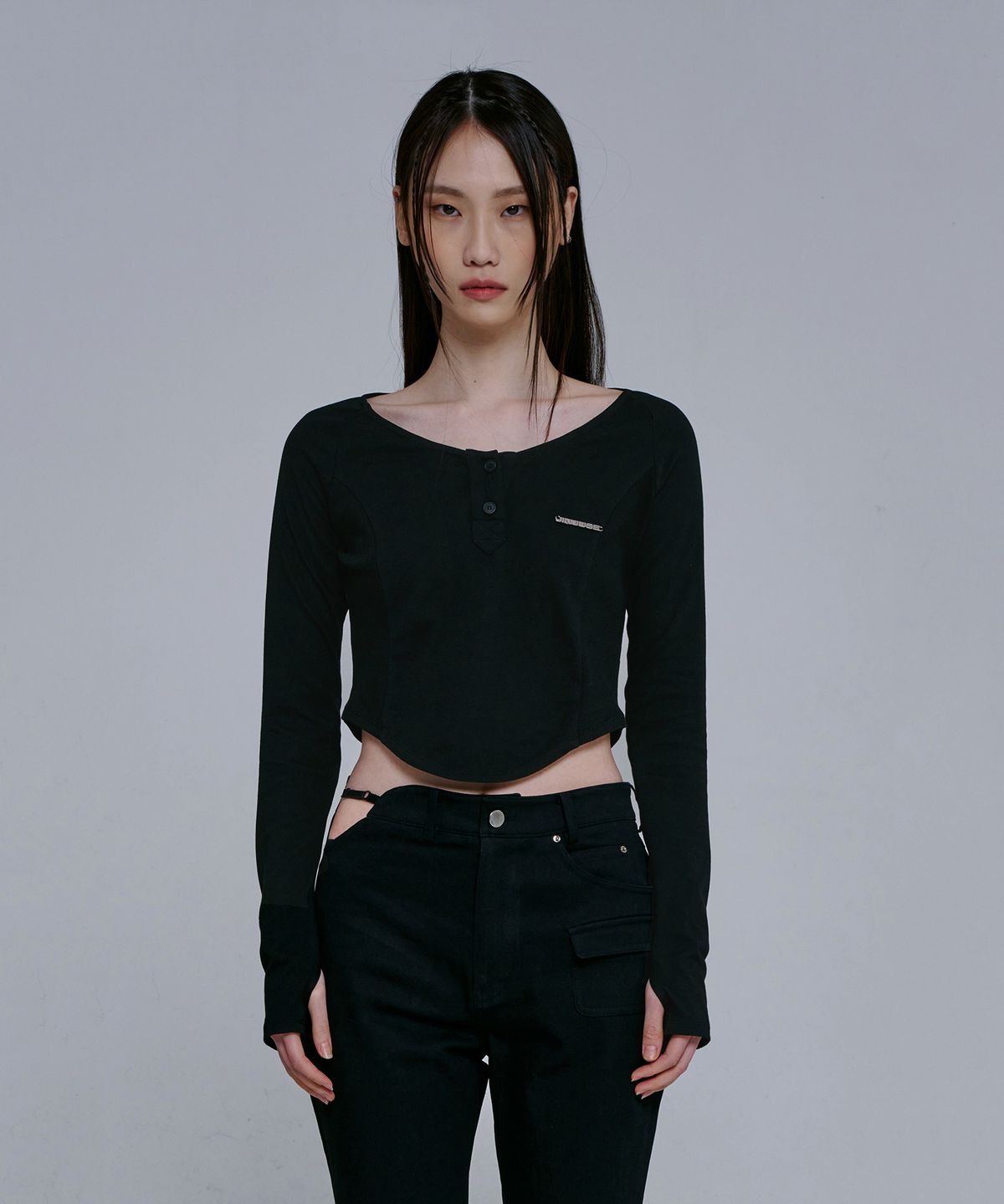 진주유즈(JINJUSE) BACK SHIRRING U-NECK T [BLACK]
