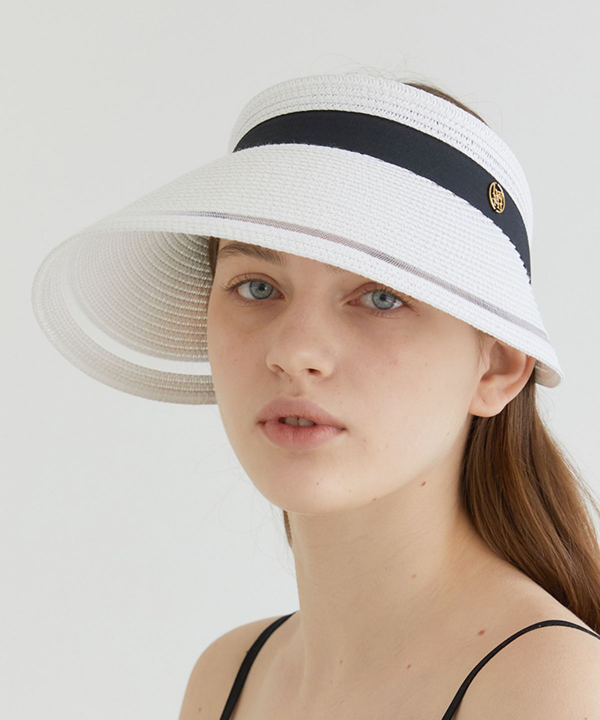 할렌(HALDEN) mesh ribbon logo pendant raffia sun visor (C008_white)