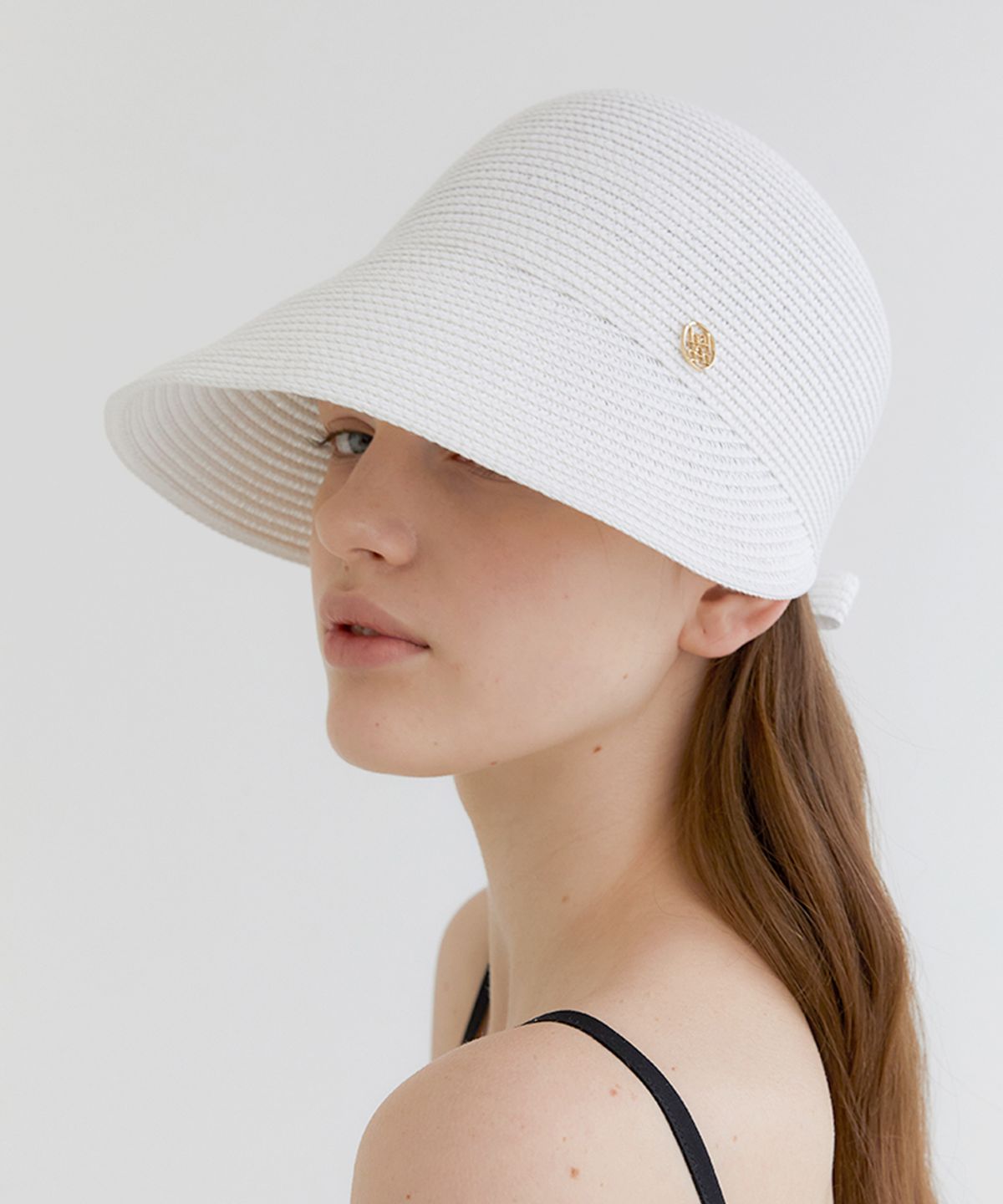 할렌(HALDEN) basic logo pendant raffia cap (C011_white)