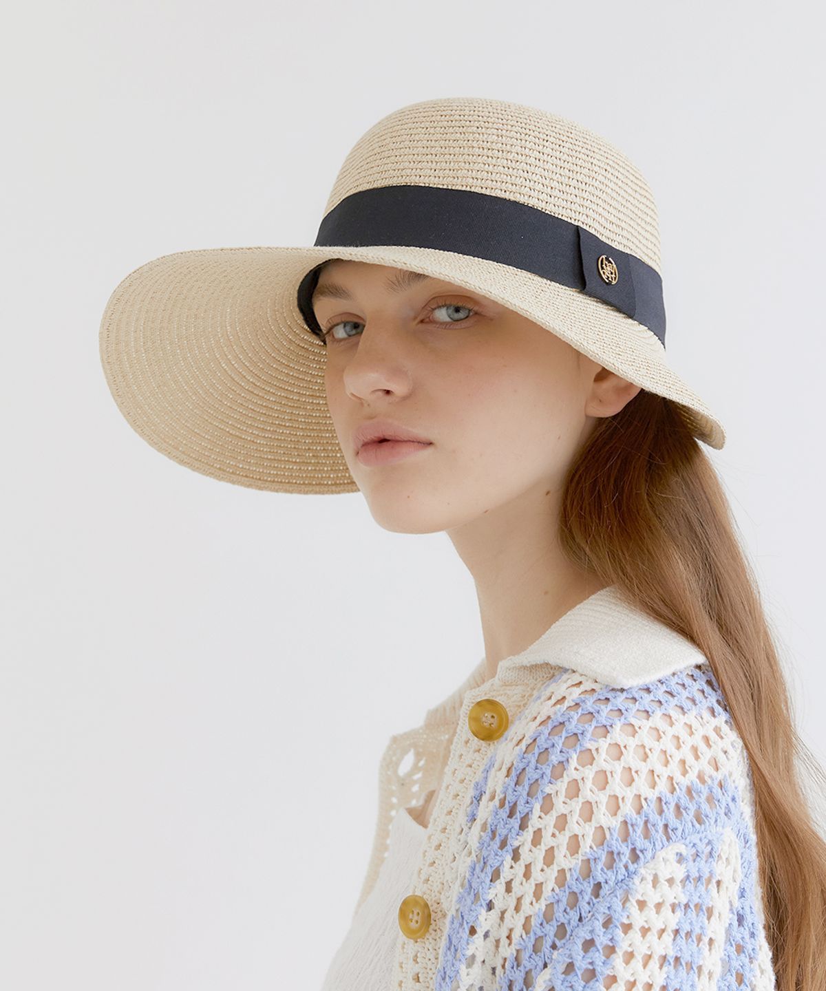 할렌(HALDEN) visor cloche logo pendant raffia cap (C013_ivory)