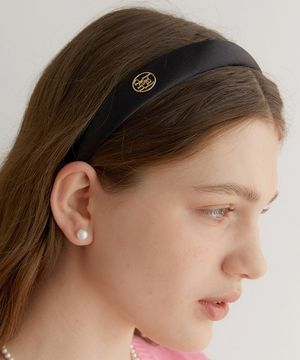 thin satin emboss logo pendant hairband (H008_black)