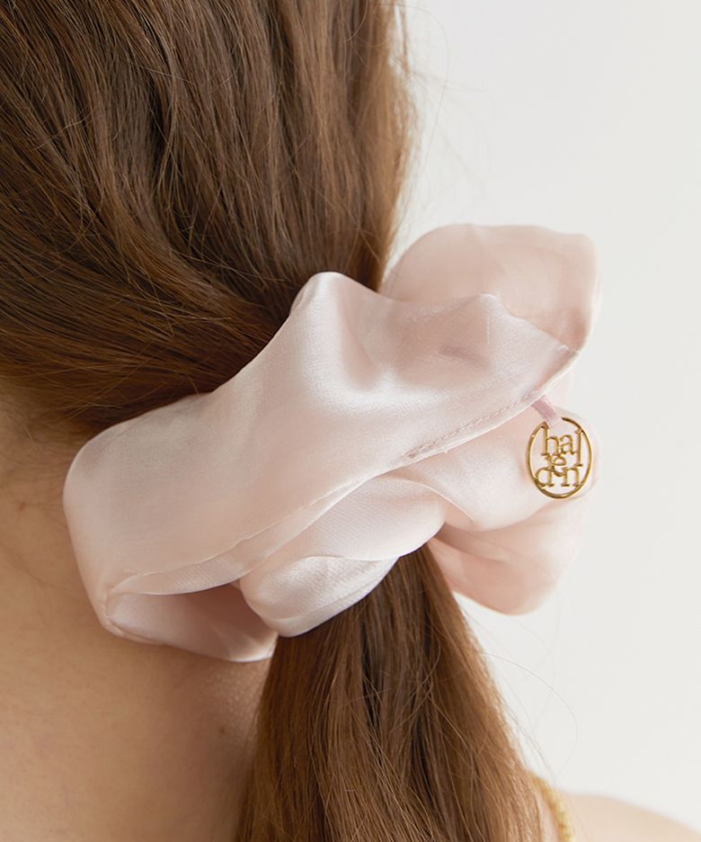 silk sheer logo pendant scrunchie (H009_light pink)