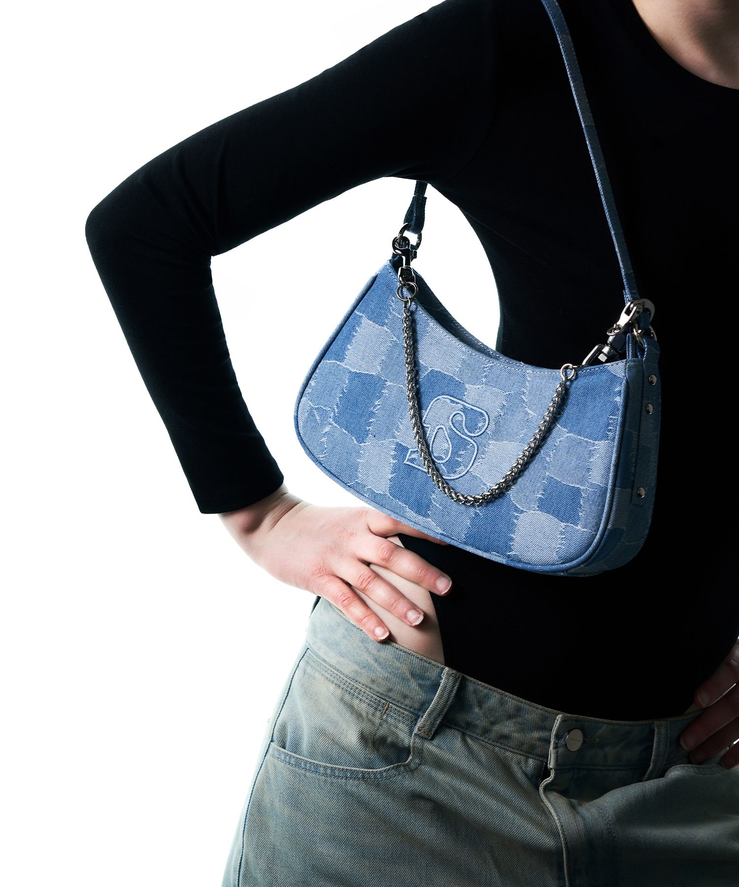 MUSINSA公式 | INSILENCE WOMEN エンブレムショルダーバッグ BLUE