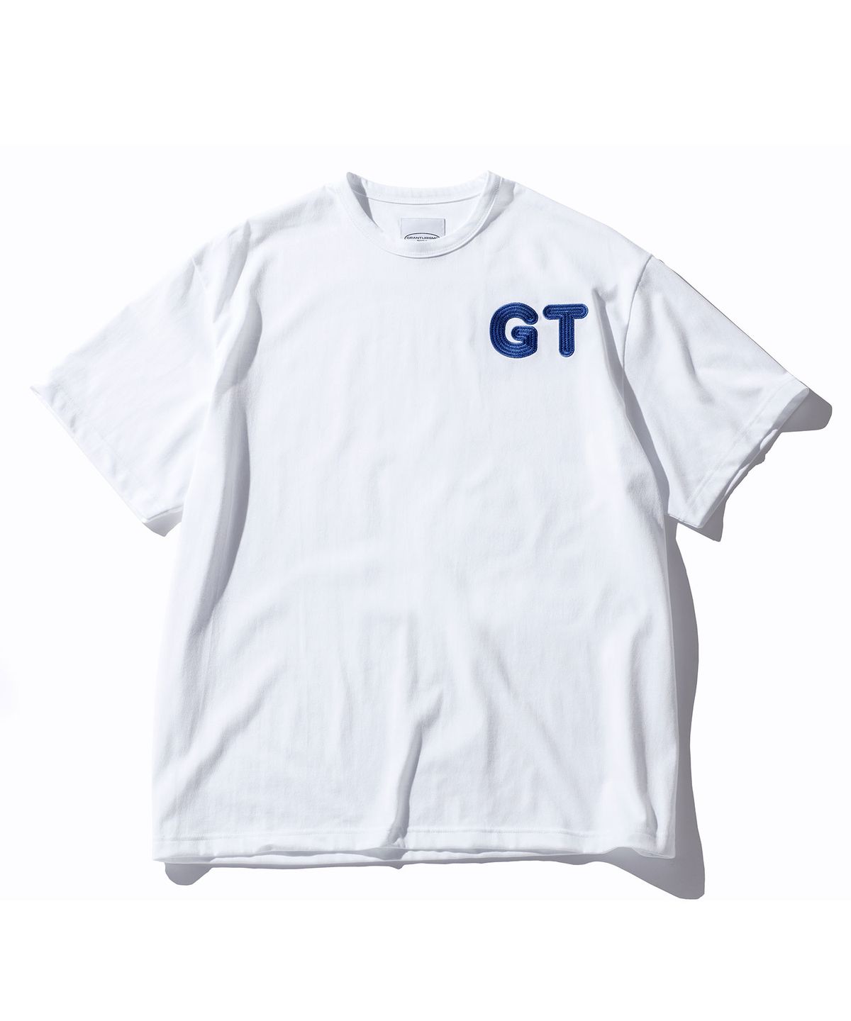 그란투리스모(GRAN TURISMO) 투톤 체인자수 GT로고 화이트 티셔츠