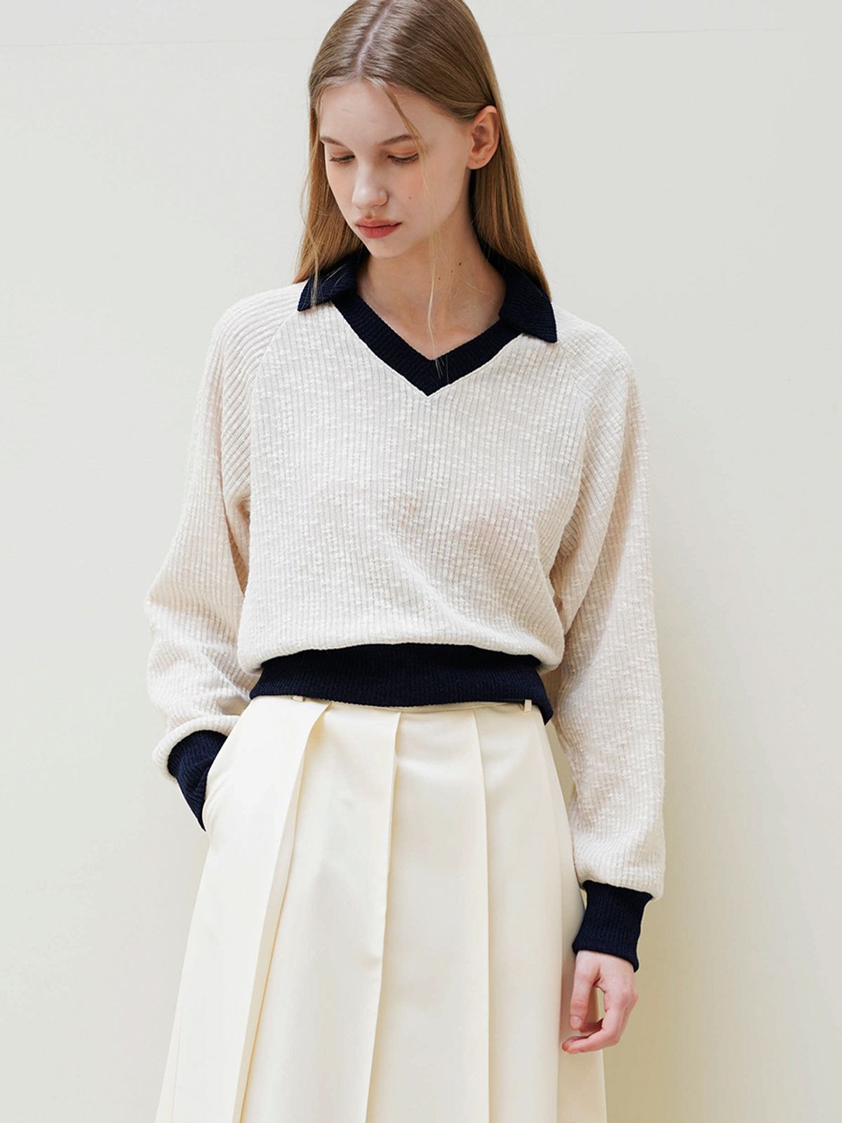 레이에(LEIE) DAISY COLORING COLLAR V NECK KNIT (ECRU)