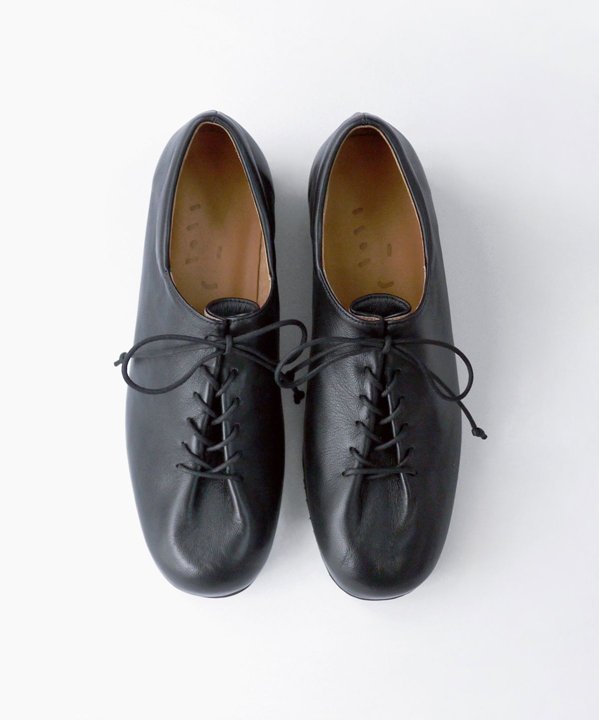흰(HEENN) Folded Derby Shoes . Black