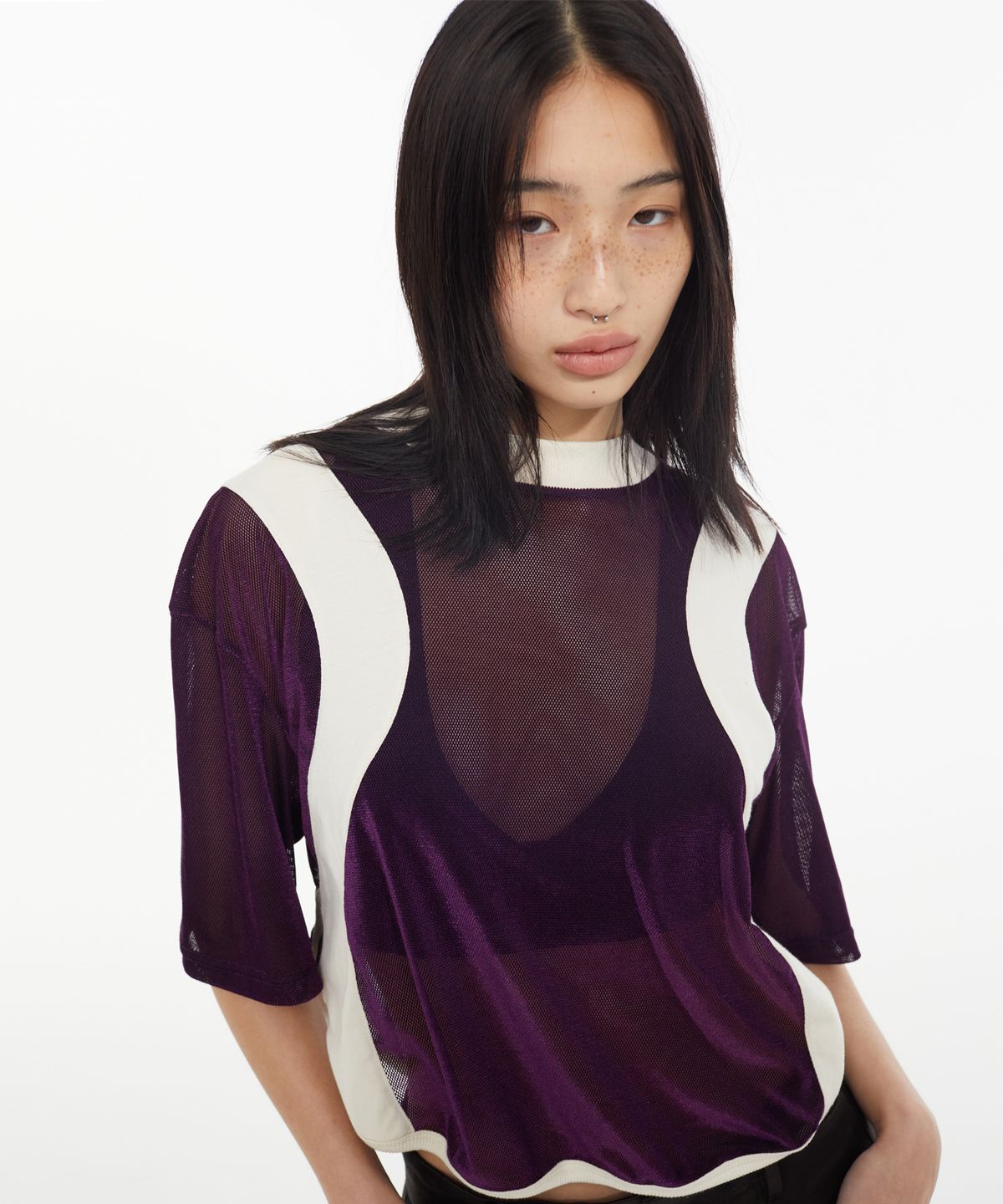 쿄(KYO) 스포티 메쉬 웨이비 컷아웃 티 퍼플