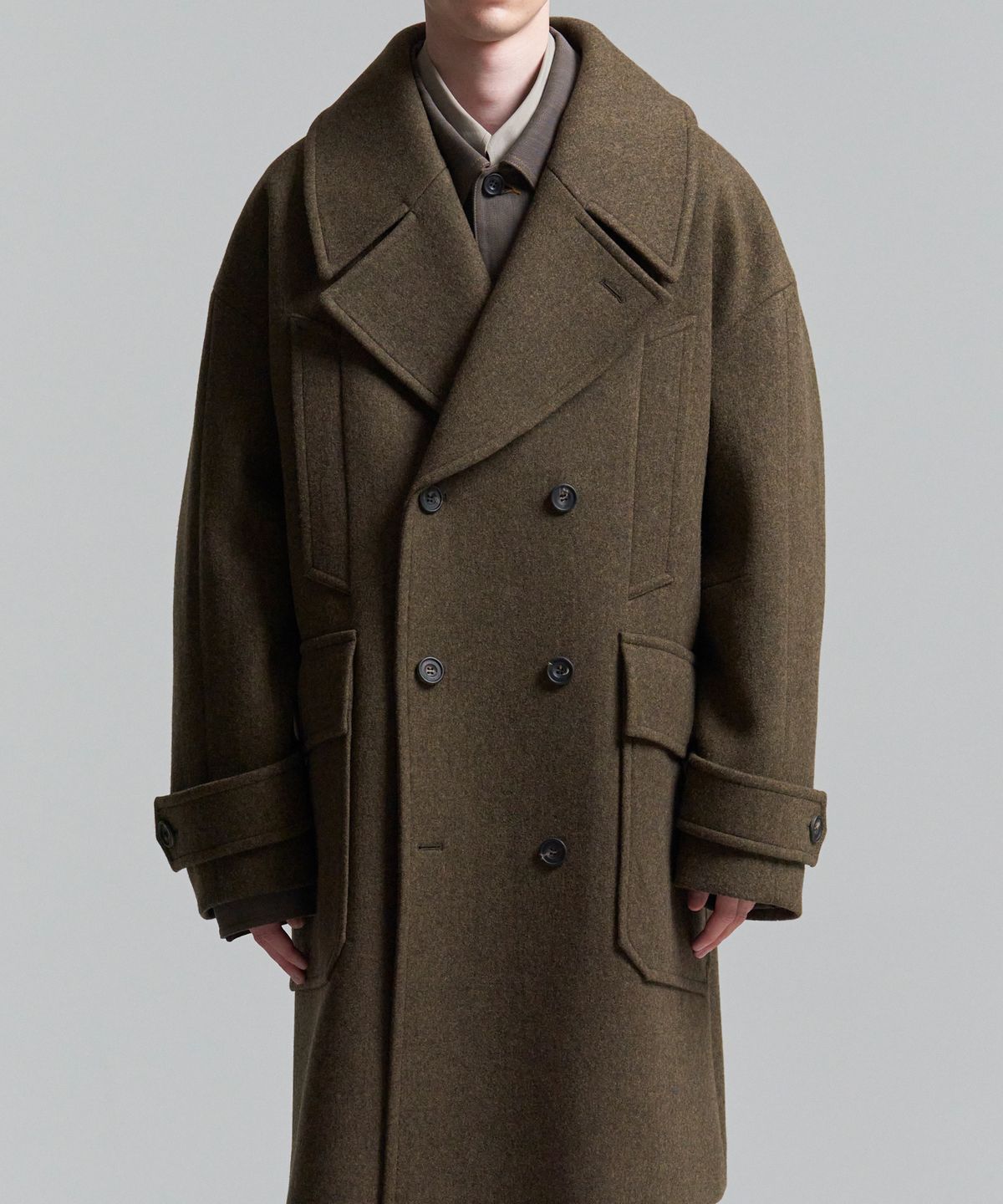 우석(WOOSUK) Oversized Double Coat (Dark Olive)