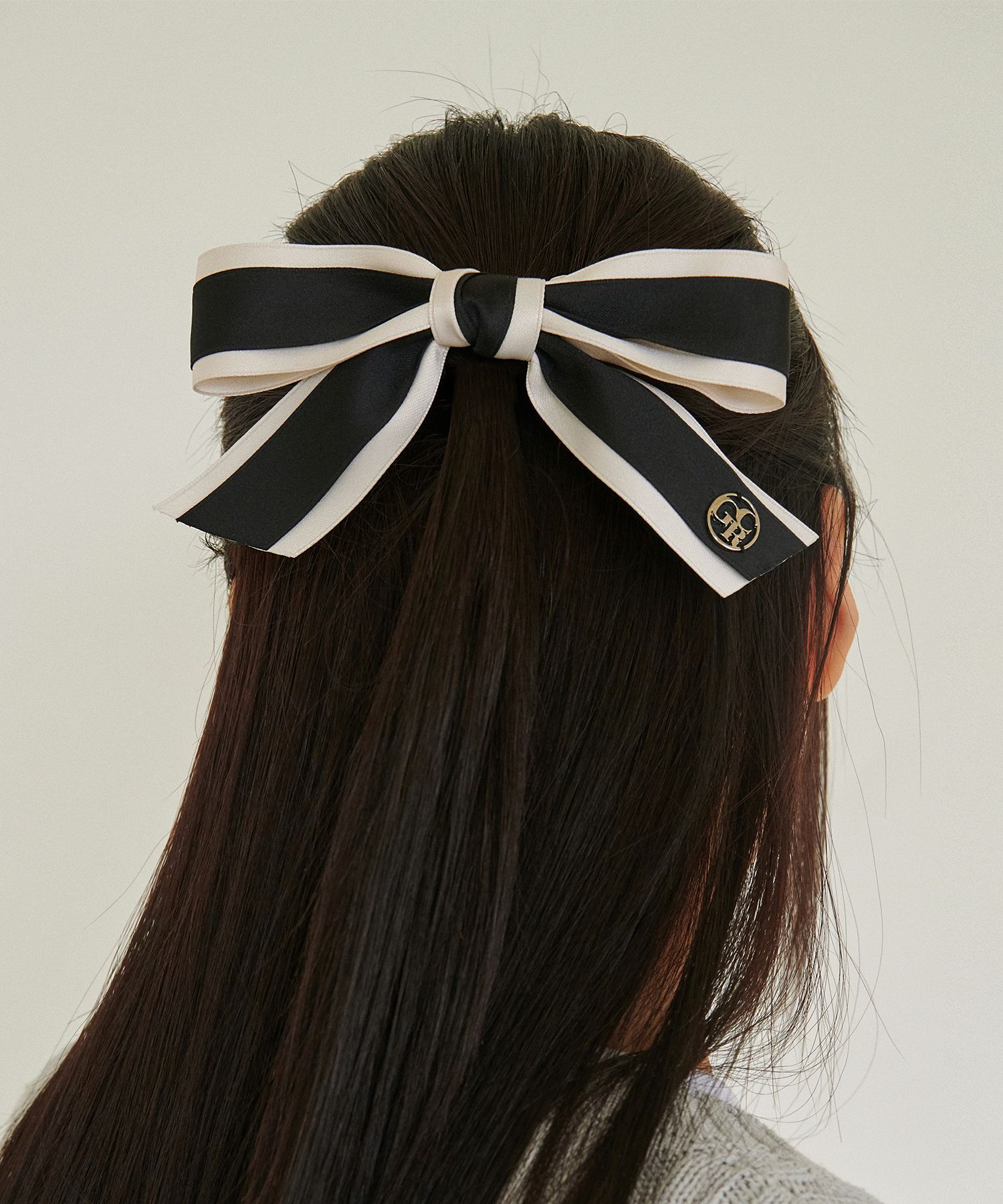 [GOCORI] 韓国☆RIBBON LOGO HAIRPIN MUSINSA | GOCORI RIBBON LOGO HAIRPIN logo hairpin