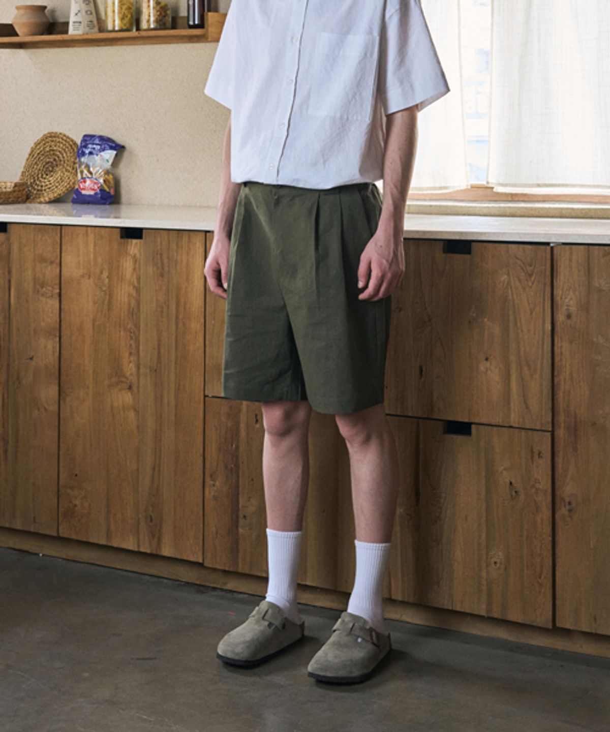 이즈(EASE) LINEN HALF BANDING BERMUDA PANTS_KHAKI_남녀공용