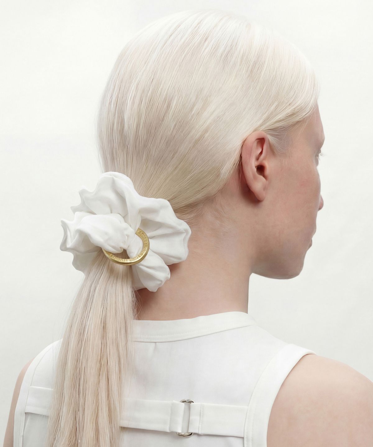 언더컨트롤 스튜디오(UNDERCONTROL STUDIO) 헤어 스크런치 머리끈 SCRUNCHIE / T VOLUME / RING / WHITE