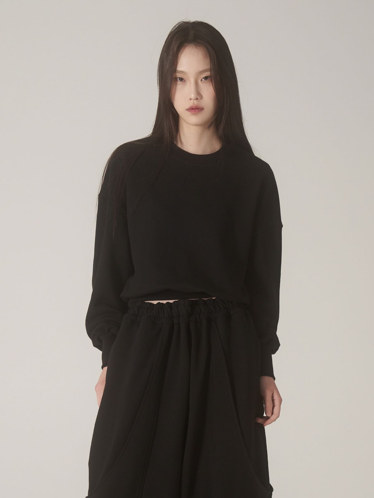 류영(RYUYOUNG) 로고 스웻셔츠, 블랙