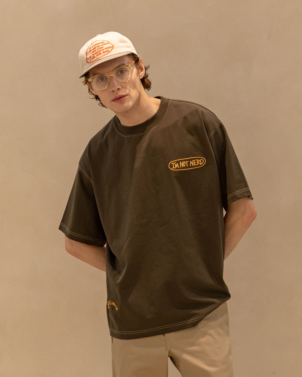 마르지하우스(MARJI HOUSE) I am not nerd Half  tshirts - Khaki